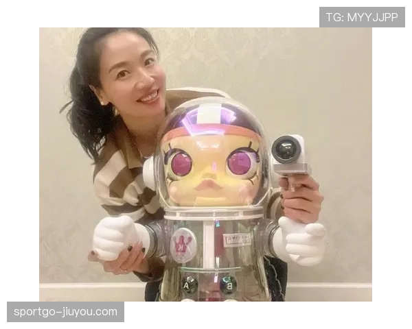 你看看魏秋月赛场上拼得惨烈，生活里居然养了个宠物“贵妇”模样的猫？